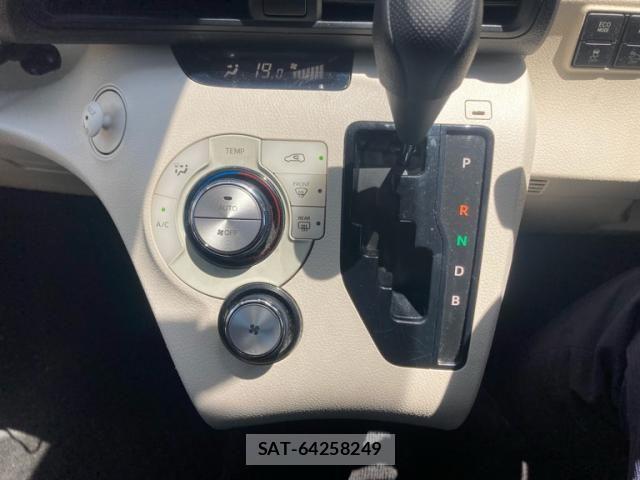 Toyota SIENTA 2015-09 7272571-21