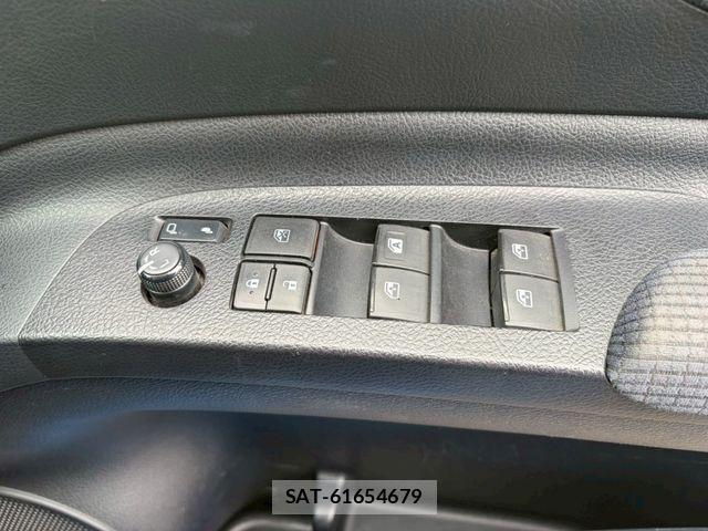 Toyota SIENTA 2016-04 7330121-27