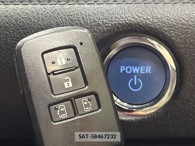 Toyota SIENTA 2017-10 7330116-6