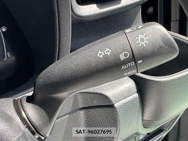 Toyota SIENTA 2025-06 7330105-17