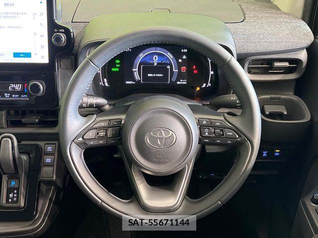 Toyota SIENTA 2023-08 7330102-11