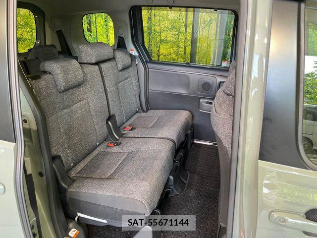 Toyota SIENTA 2023-08 7330102-8