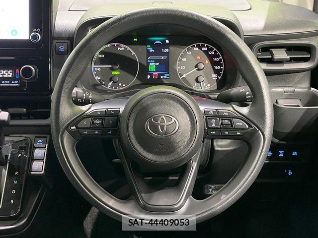 Toyota SIENTA 2025-01 7330104-11