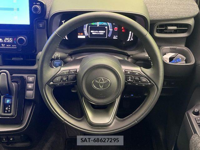 Toyota SIENTA 2023-05 7330110-11