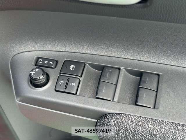Toyota SIENTA 2024-03 7330111-13