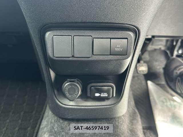 Toyota SIENTA 2024-03 7330111-17