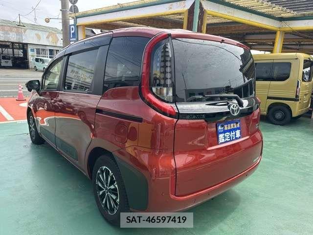 Toyota SIENTA 2024-03 7330111-1