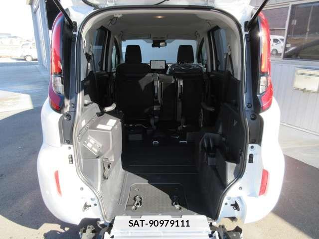 Toyota SIENTA 2026-05 7330097-10