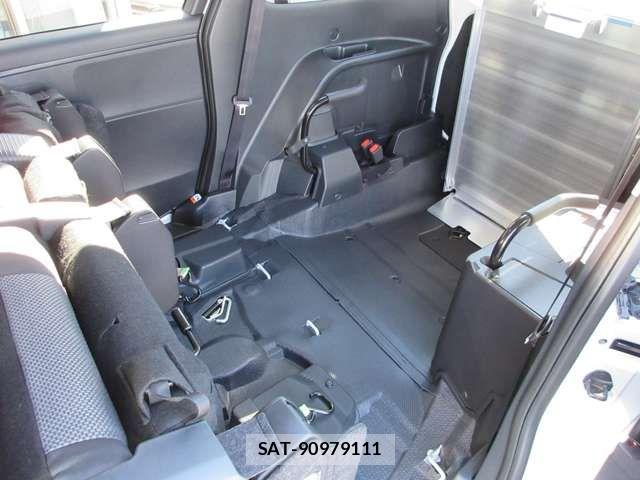 Toyota SIENTA 2026-05 7330097-11