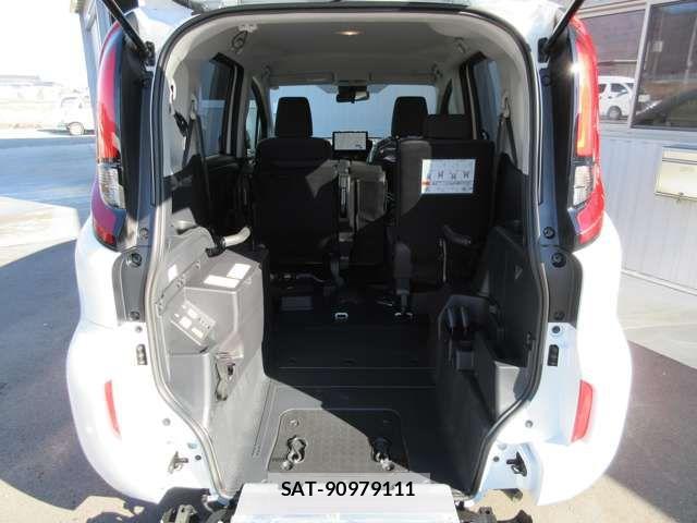 Toyota SIENTA 2026-05 7330097-12