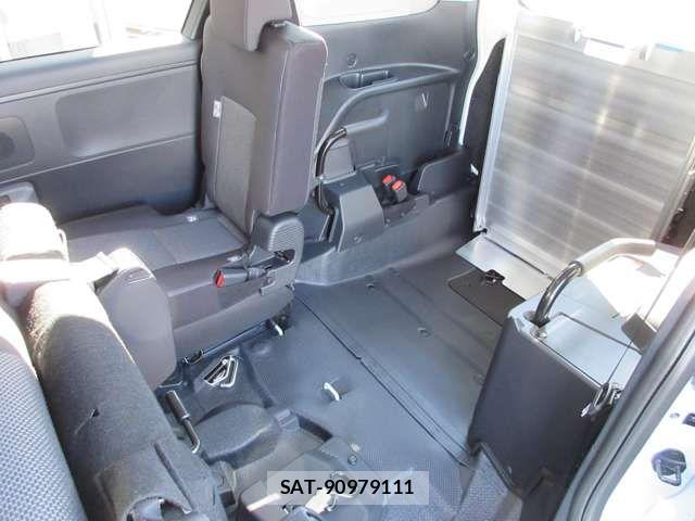 Toyota SIENTA 2026-05 7330097-13