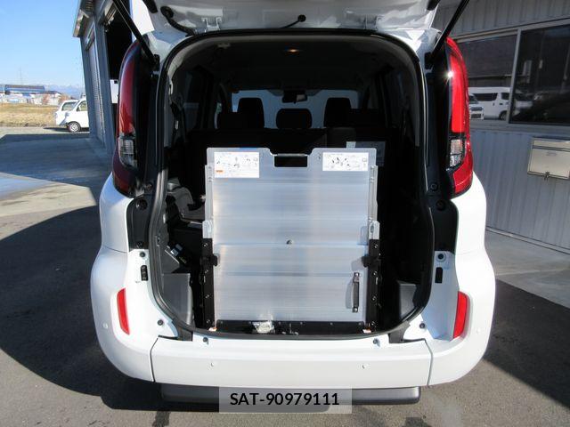 Toyota SIENTA 2026-05 7330097-17