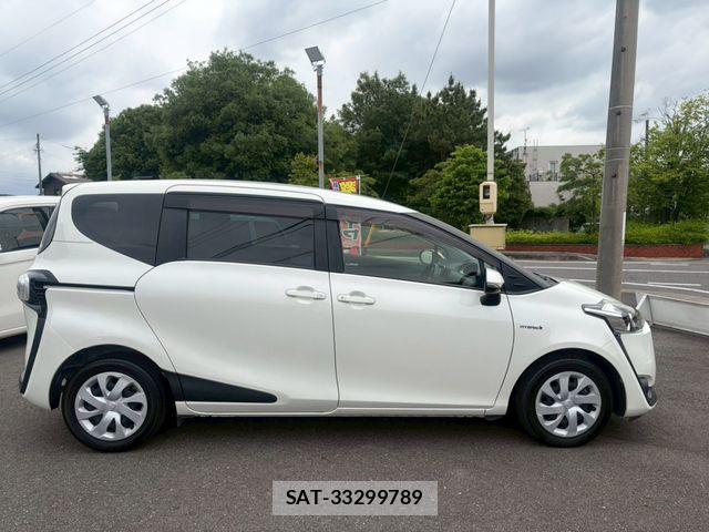 Toyota SIENTA 2018-06 7330118-16