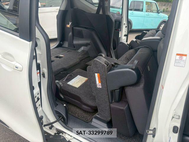 Toyota SIENTA 2018-06 7330118-26