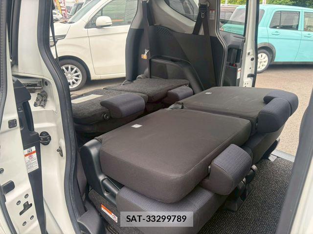 Toyota SIENTA 2018-06 7330118-27