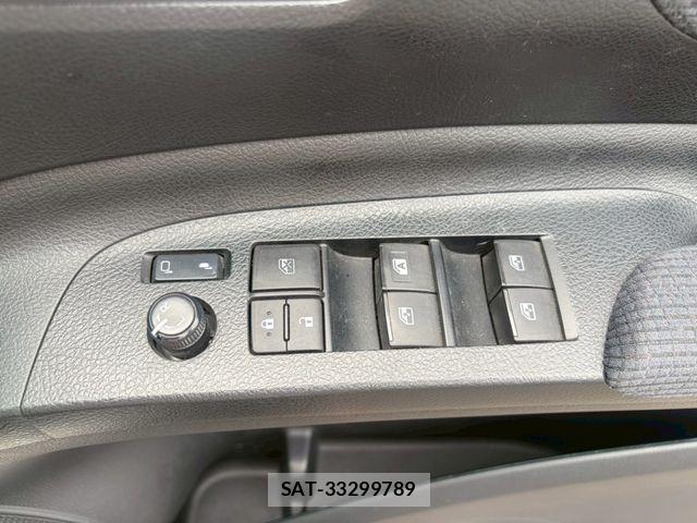 Toyota SIENTA 2018-06 7330118-28