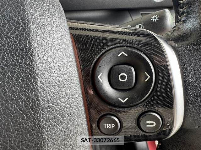 Toyota SIENTA 2016-03 7330120-23