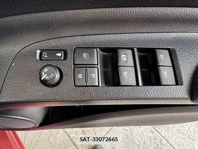 Toyota SIENTA 2016-03 7330120-24