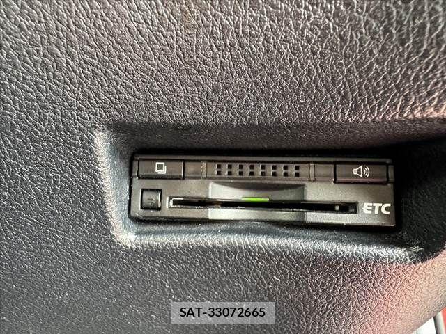 Toyota SIENTA 2016-03 7330120-25