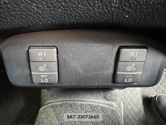 Toyota SIENTA 2016-03 7330120-26