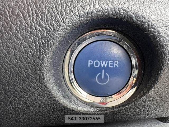 Toyota SIENTA 2016-03 7330120-28