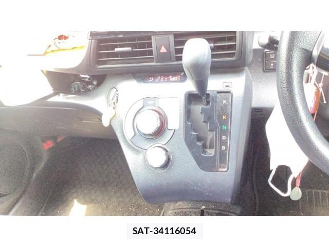 Toyota SIENTA 2015-09 7330122-10