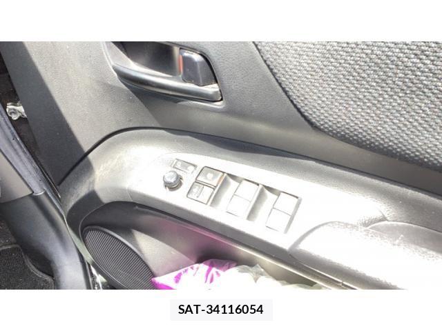 Toyota SIENTA 2015-09 7330122-16