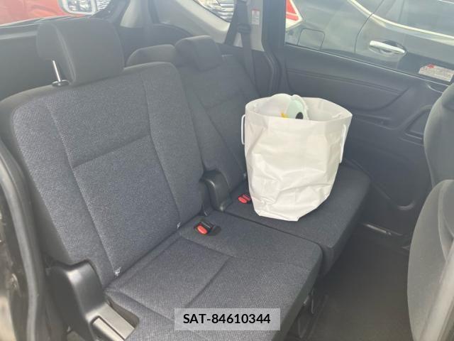 Toyota SIENTA 2015-08 7330124-15