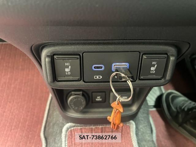 Toyota SIENTA 2025-09 7330087-14