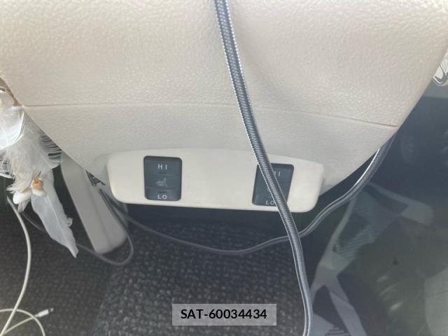 Toyota SIENTA 2017-09 7330123-18