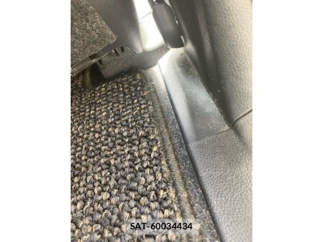 Toyota SIENTA 2017-09 7330123-20