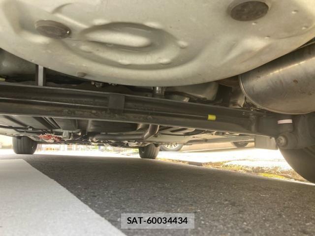 Toyota SIENTA 2017-09 7330123-6