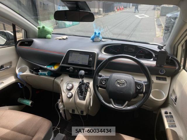 Toyota SIENTA 2017-09 7330123-7