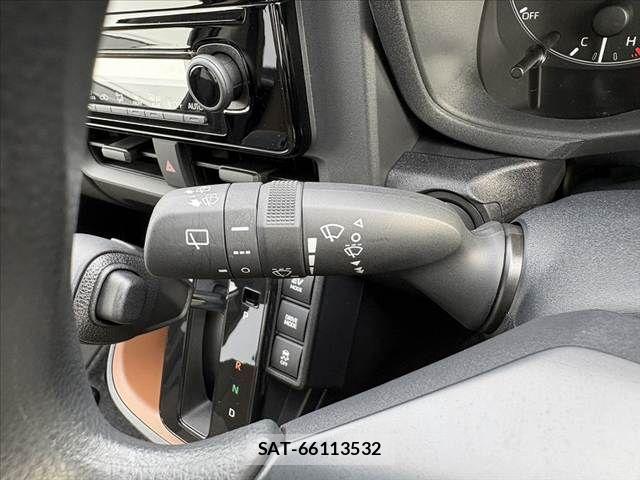Toyota SIENTA 2025-04 7359849-27