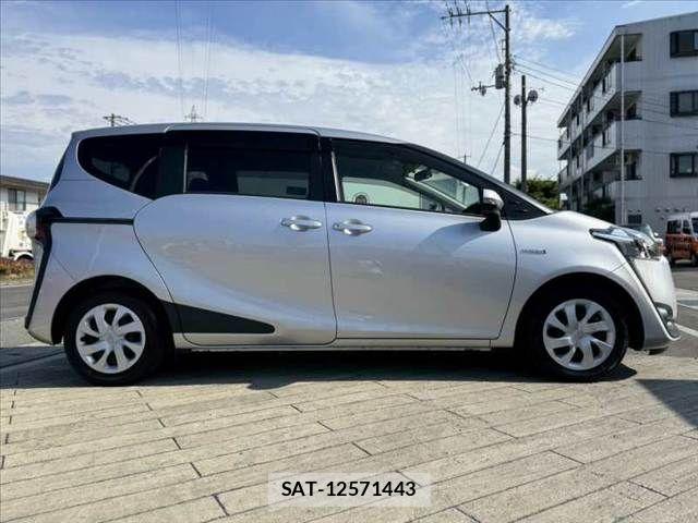 Toyota SIENTA 2017-04 7359860-11