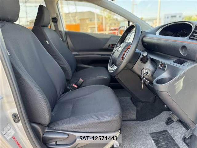 Toyota SIENTA 2017-04 7359860-15