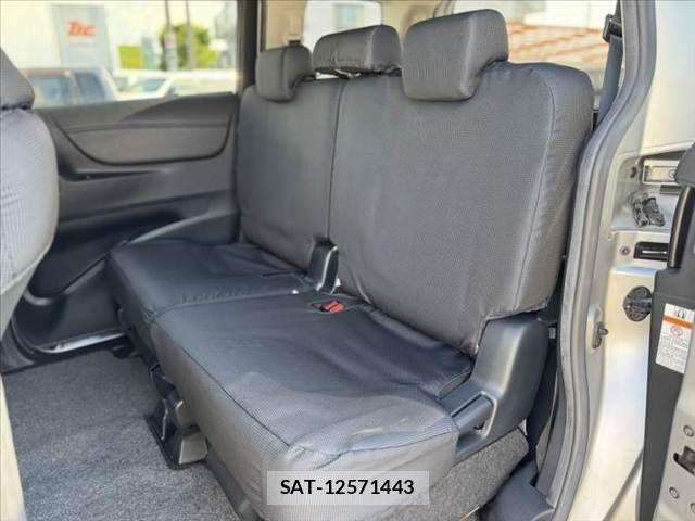 Toyota SIENTA 2017-04 7359860-17