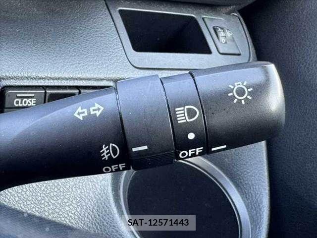 Toyota SIENTA 2017-04 7359860-24