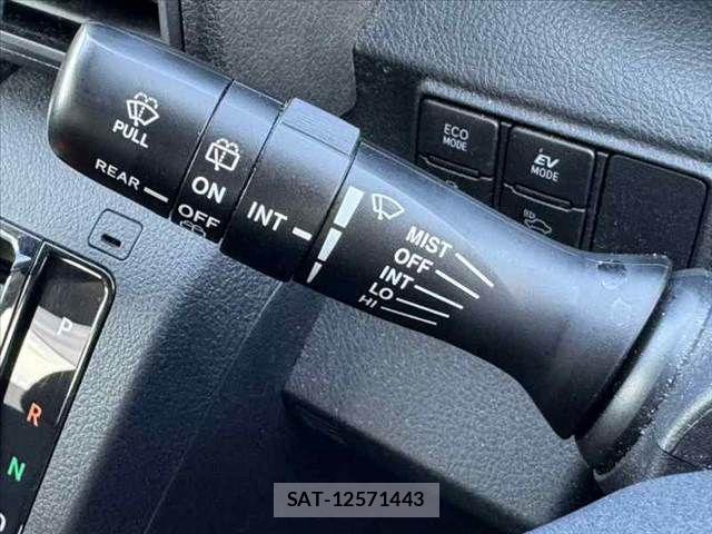 Toyota SIENTA 2017-04 7359860-25