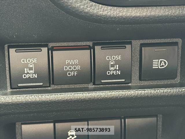 Toyota SIENTA 2023-09 7359848-25