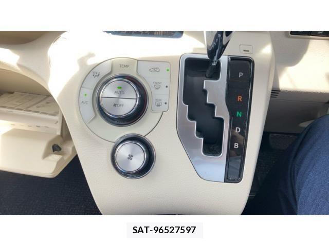 Toyota SIENTA 2015-10 7359855-17