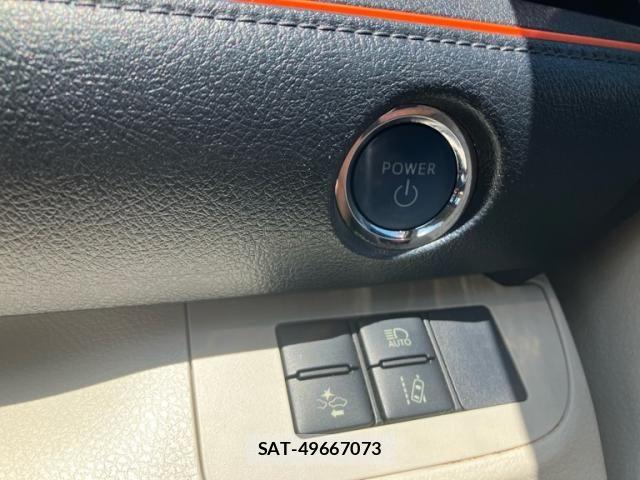 Toyota SIENTA 2015-07 7393714-13