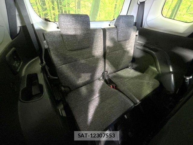 Toyota SIENTA 2026-03 7394080-9