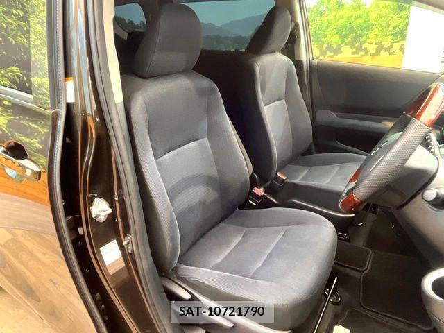 Toyota SIENTA 2015-11 7457826-7