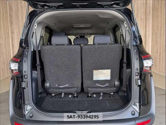 Toyota SIENTA 2016-11 7457821-13