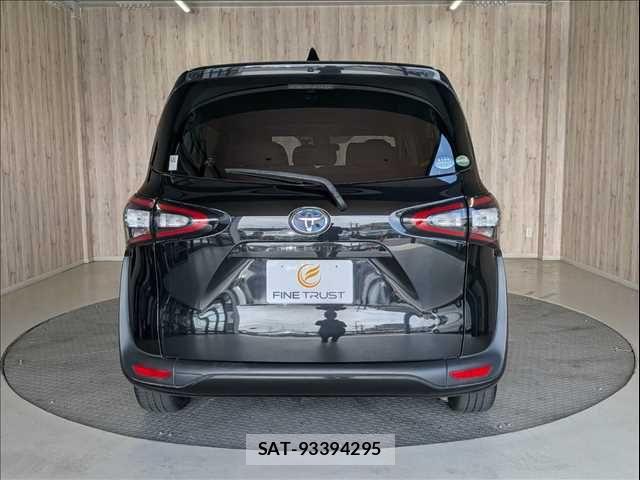 Toyota SIENTA 2016-11 7457821-21