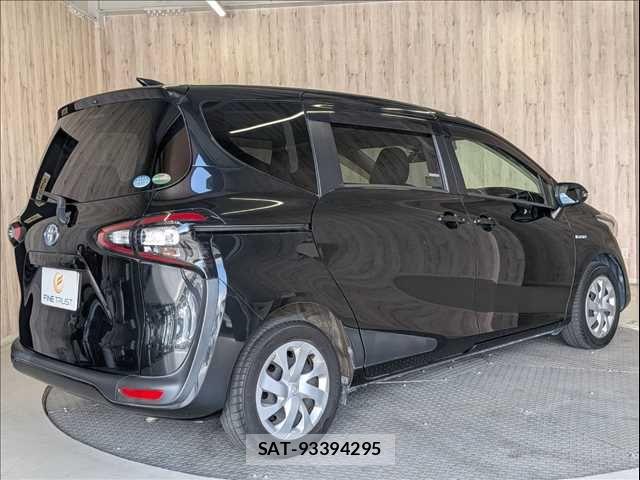 Toyota SIENTA 2016-11 7457821-22