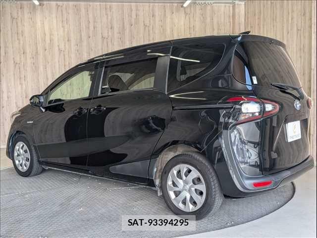 Toyota SIENTA 2016-11 7457821-23