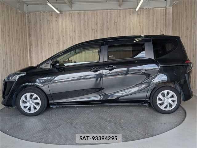 Toyota SIENTA 2016-11 7457821-24