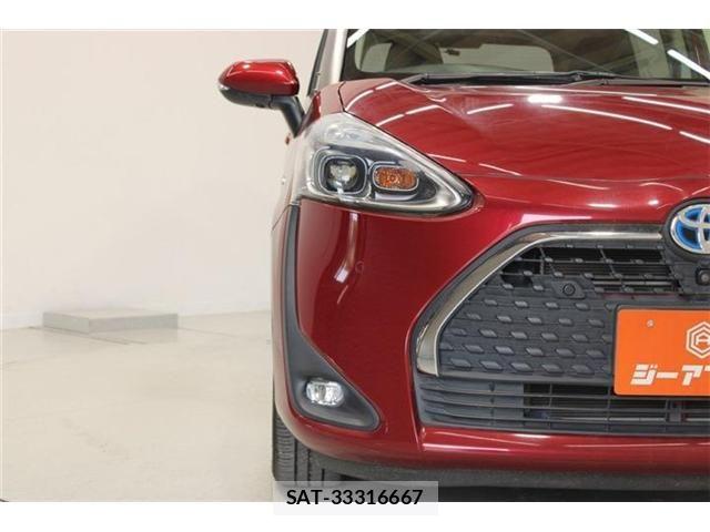 Toyota SIENTA 2019-09 7457818-15